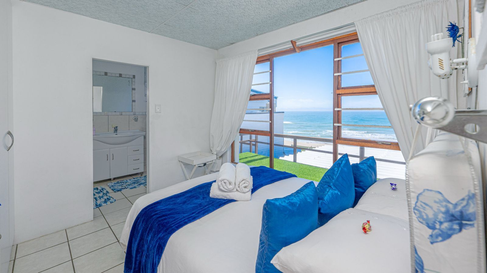Blue Whale main bedroom with en-suite
