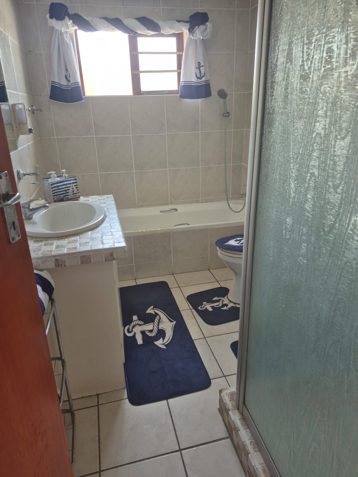 Orca second bathroom with bath