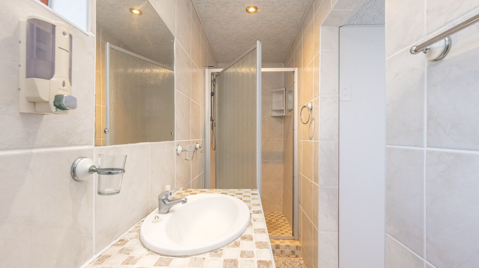 Orca en-suite with shower