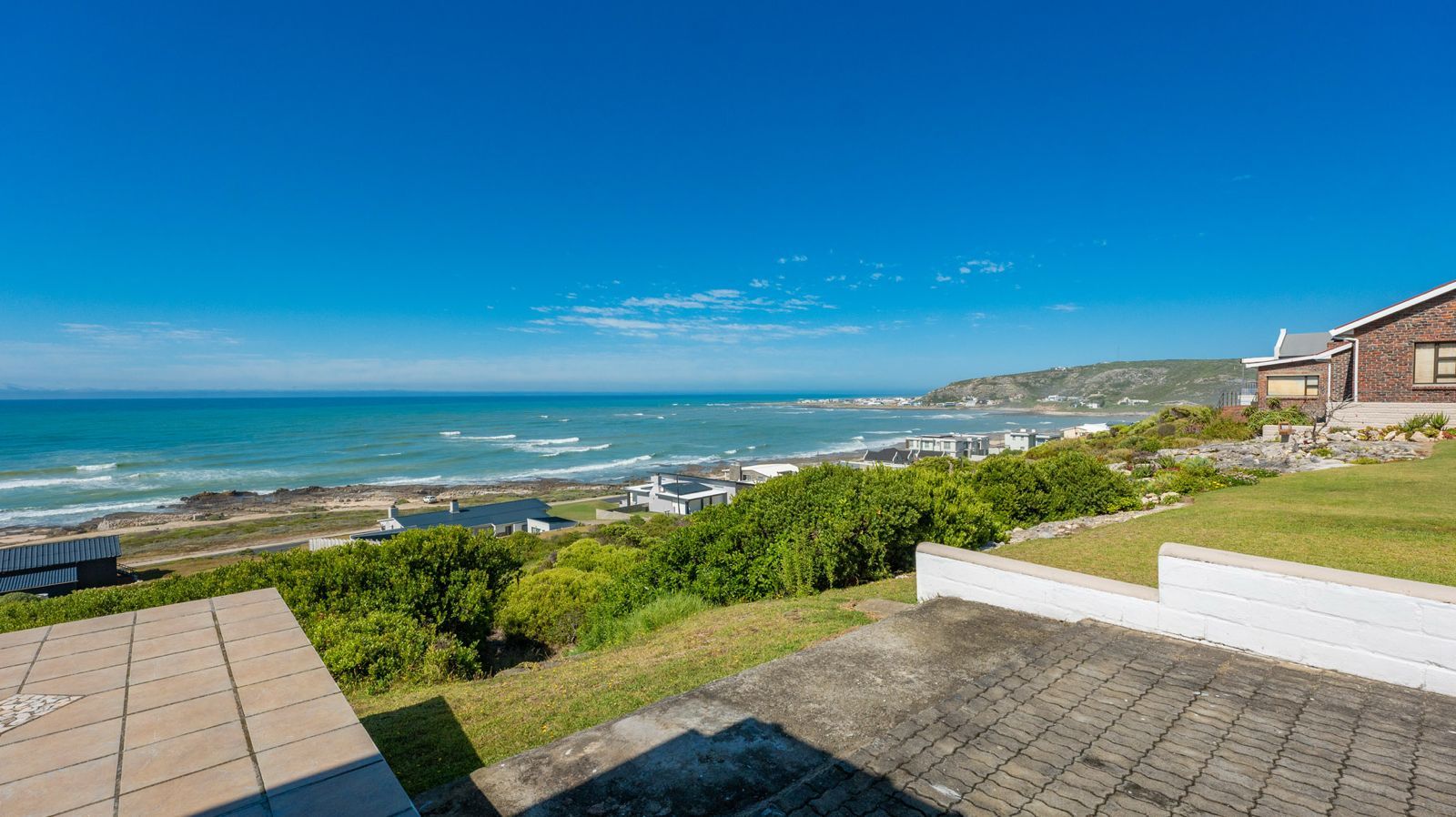 View over the bay towards Struisbaai harbour